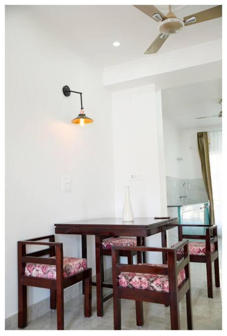 The Periwinkle * Bhimtal