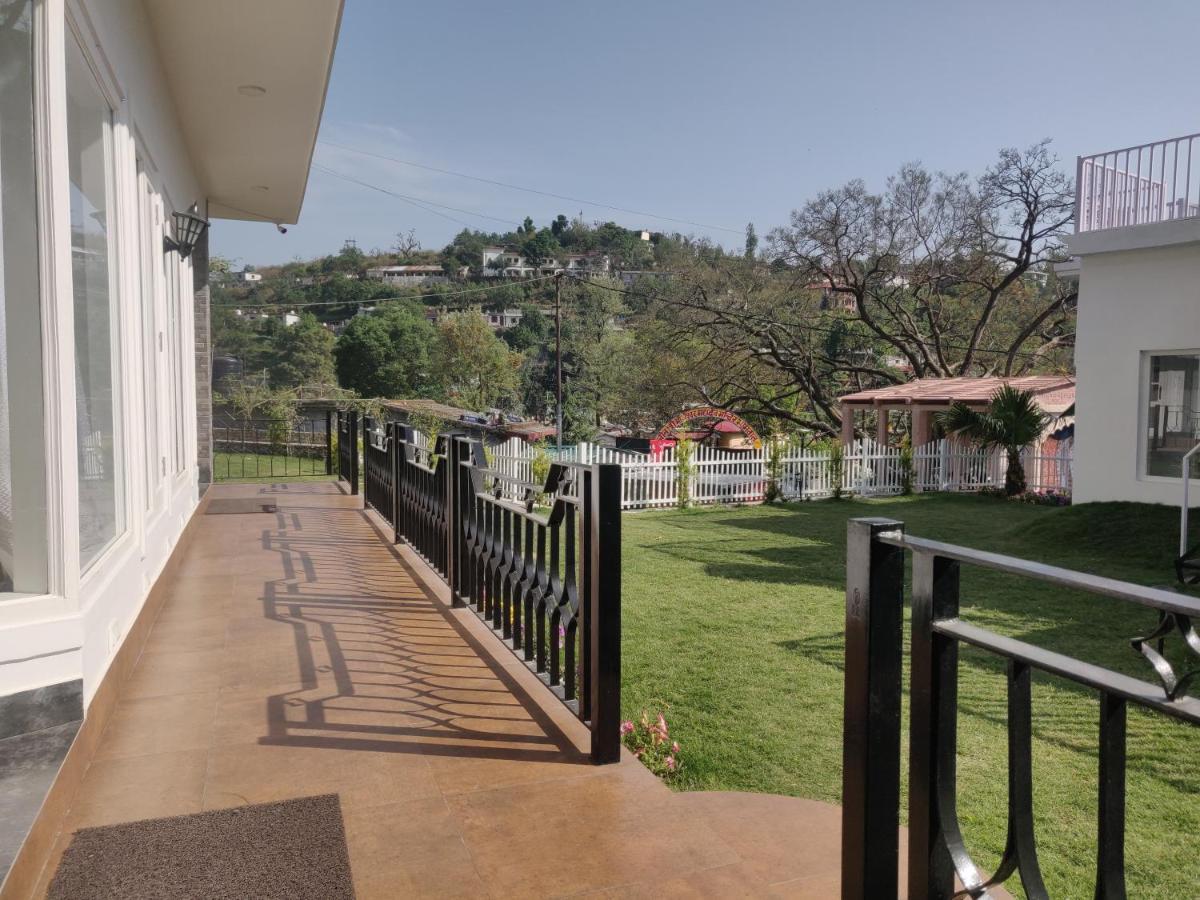 The Periwinkle * Bhimtal